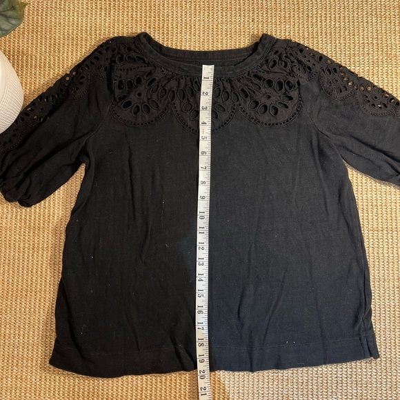 Black shortsleeved eyelet fabric cutouts LOFT top - Picture 4 of 7